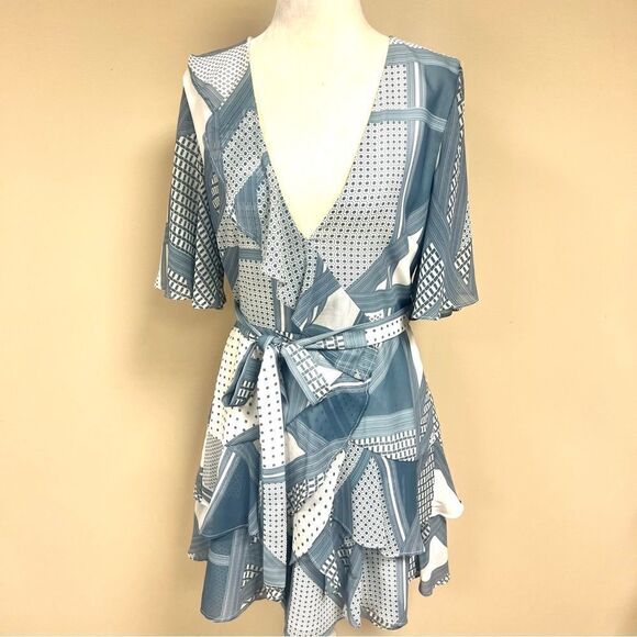 C/MEO Collective graphic print v neck dress Sz M - Picture 2 of 7